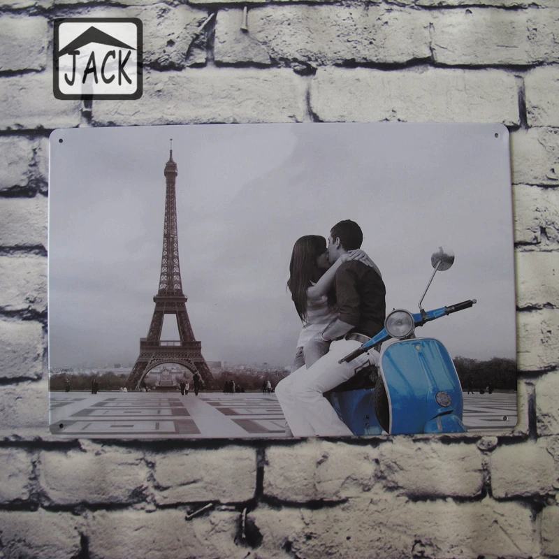 Beso De Amante Bajo La Torre Eiffel Signo De Lata Arte Decoracion