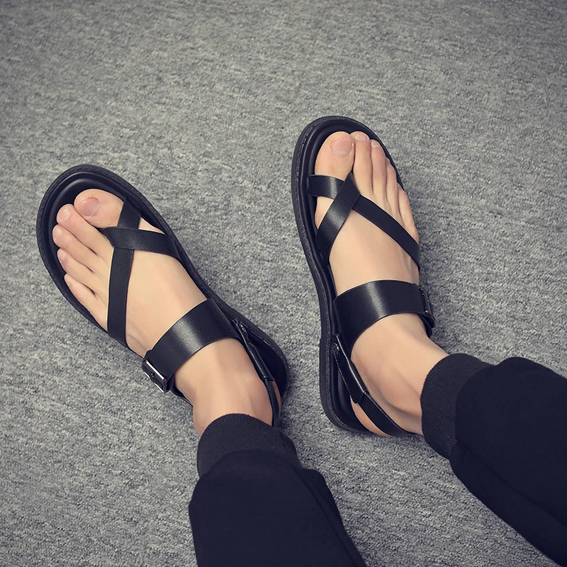 

2019 New Design Spring Summer Slip-On Basic Men Casual Shoes Breathable Fashion Male Slippers Beach Travel Sandals Black White
