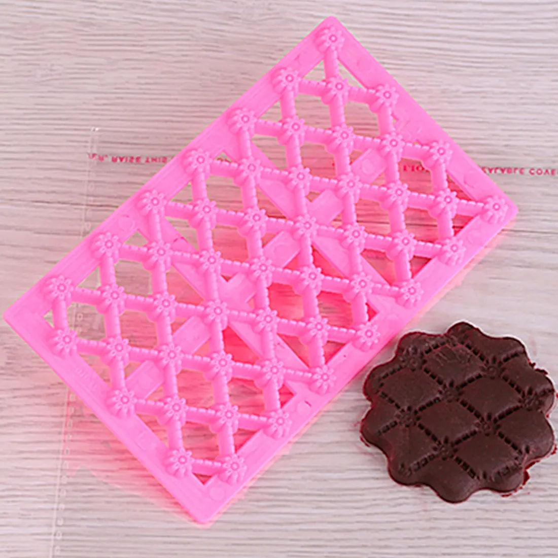 

Promotions Creative Hollow Meshed Flower Shape Fondant CupCake Embosser Cutter Mold Icing Embossing Biscuit Sugar Craft Cake