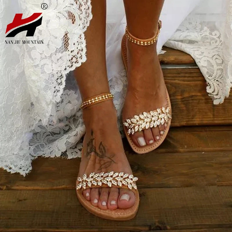 Online NAN JIU BERG Sommer Flache Sandalen Frauen Mode Strass Offene spitze Schnalle Sandalen Hochzeit Party Plus Größe 34 43