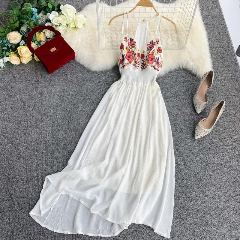 

2019 Bohemia Holiday Embroidery Flowers Boho Sexy Dress Women V Neck Beach Dress High Back Slim Waist Summer Vestidos