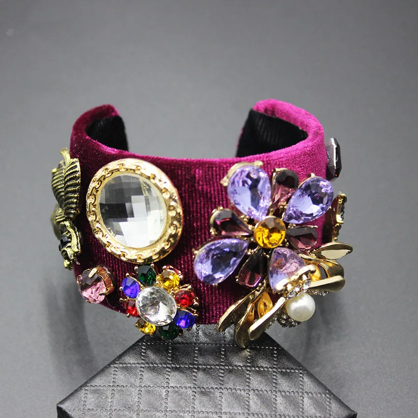 

2017 new European American baroque catwalk models luxury bracelet set precious stones bee flowers geometric bracelet jewelry 294