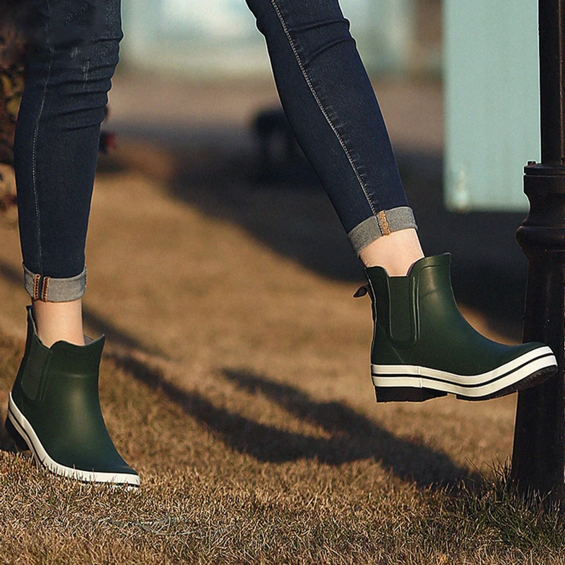 Kopen Vrouwen Regen Laarzen Enkel Chunky Hakken Laarzen Zwart Blauw Vrouwen Mode Rubber Laarzen Waterdichte Vrouwelijke Schoenen Dames Schoenen