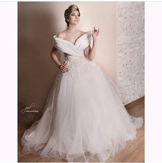 

2015 Luxury Ball Gown Wedding dresses Deep V Neck Bridal Gowns with Flowers