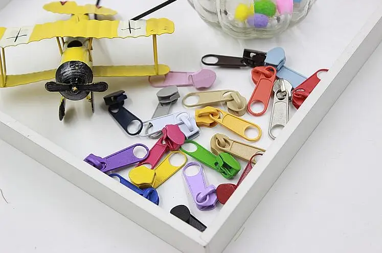 

Free shipping 200pcs/lot Metal Zipper Sliders 3# DIY Zipper Pullers Zipper Head For Sewing Tailor Tools