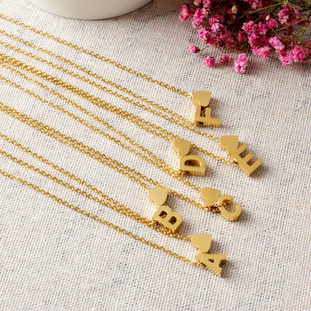 FINE4U N099 ожерелье в форме сердца, персонализированное ожерелье с буквами, 316L нержавеющая сталь, ожерелье с подвеской в виде буквы и сердца для женщин