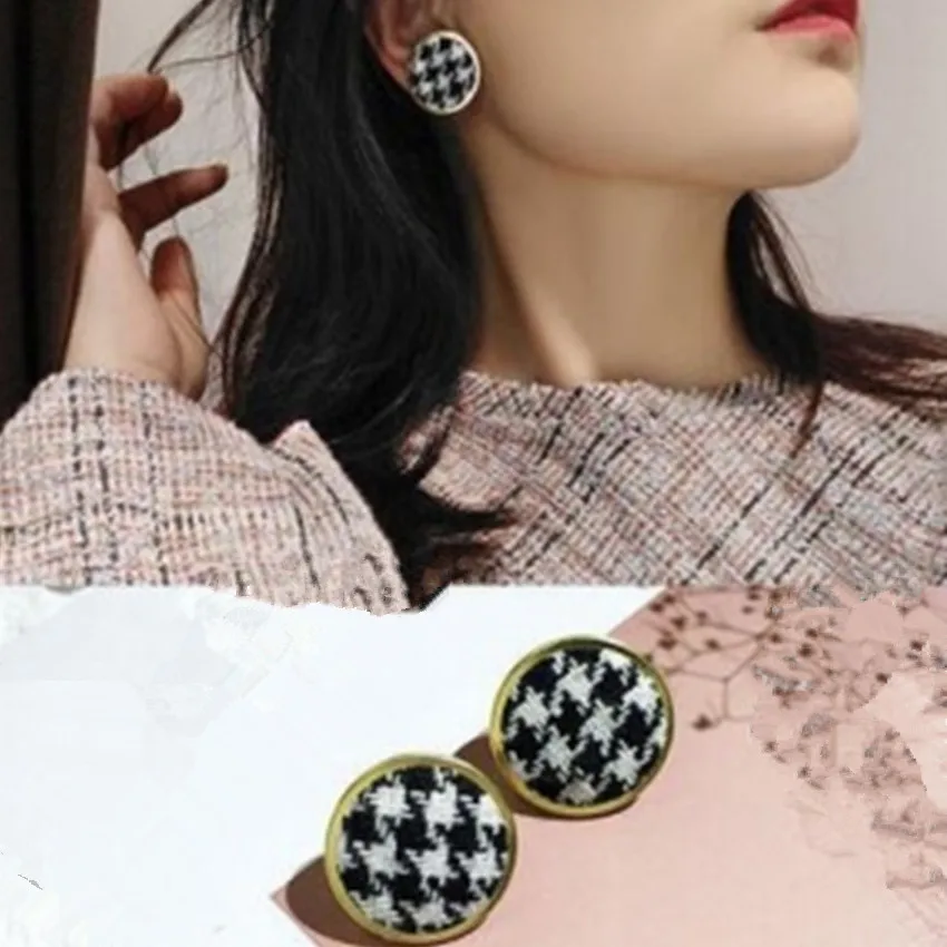 

Japan And South Korea Winter Retro Chic Button Plaid Earrings Velvet Round Earrings For Women Christmas Gift Cloth Jewelry