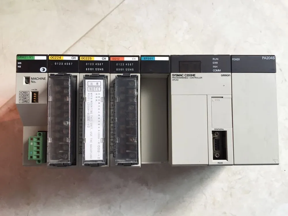PLC C200HW-BC081-V1 C200HW-BC051-V1 C200HW-BC051 C200HW-BC031() с один год гарантии