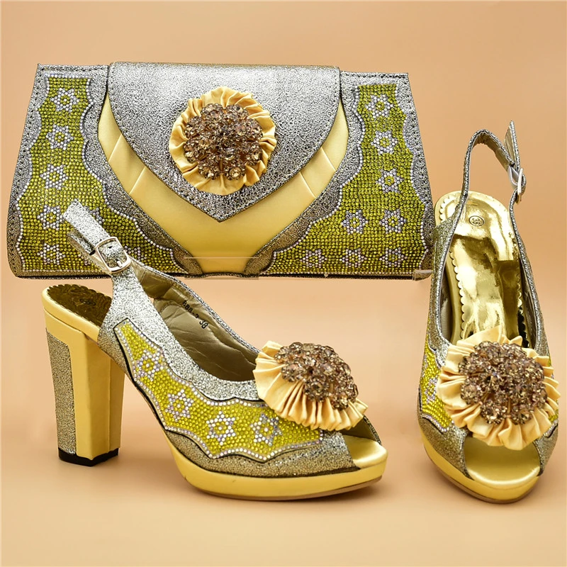 Élégant jaune Africains Ensemble Femmes Décoré Pompes Avec Assortis Italien champagne fuchsia Appliques Mariage Sacs Nigérian Les Sac Chaussures De Et Bleu RwxfCqZZ