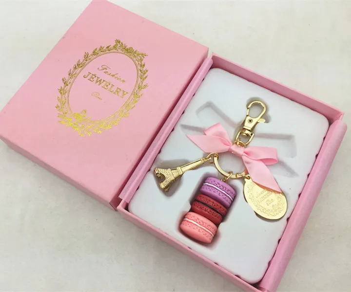 Online Llaveros con colgante de la Torre Eiffel Macaron para mujeres y niñas mochila con lazo de aleación de color dorado con llavero de coche con llavero con caja de regalo