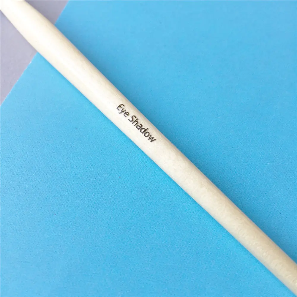 Bobbi Brown Eye Shadow Brush _ 5