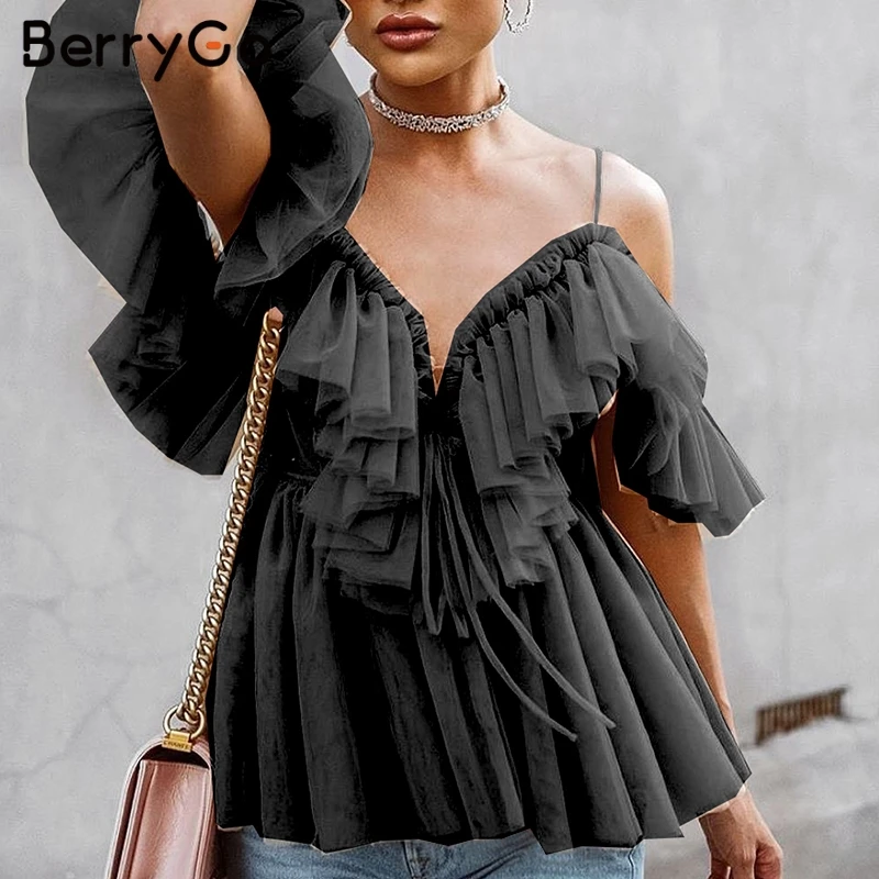 BerryGo женская блузка, винтажные летние блузки с рюшами, Рубашки, Топы с открытыми плечами, сексуальный топ с баской, Женская сетчатая блузка с открытой спиной, блузы - Цвет: Черный