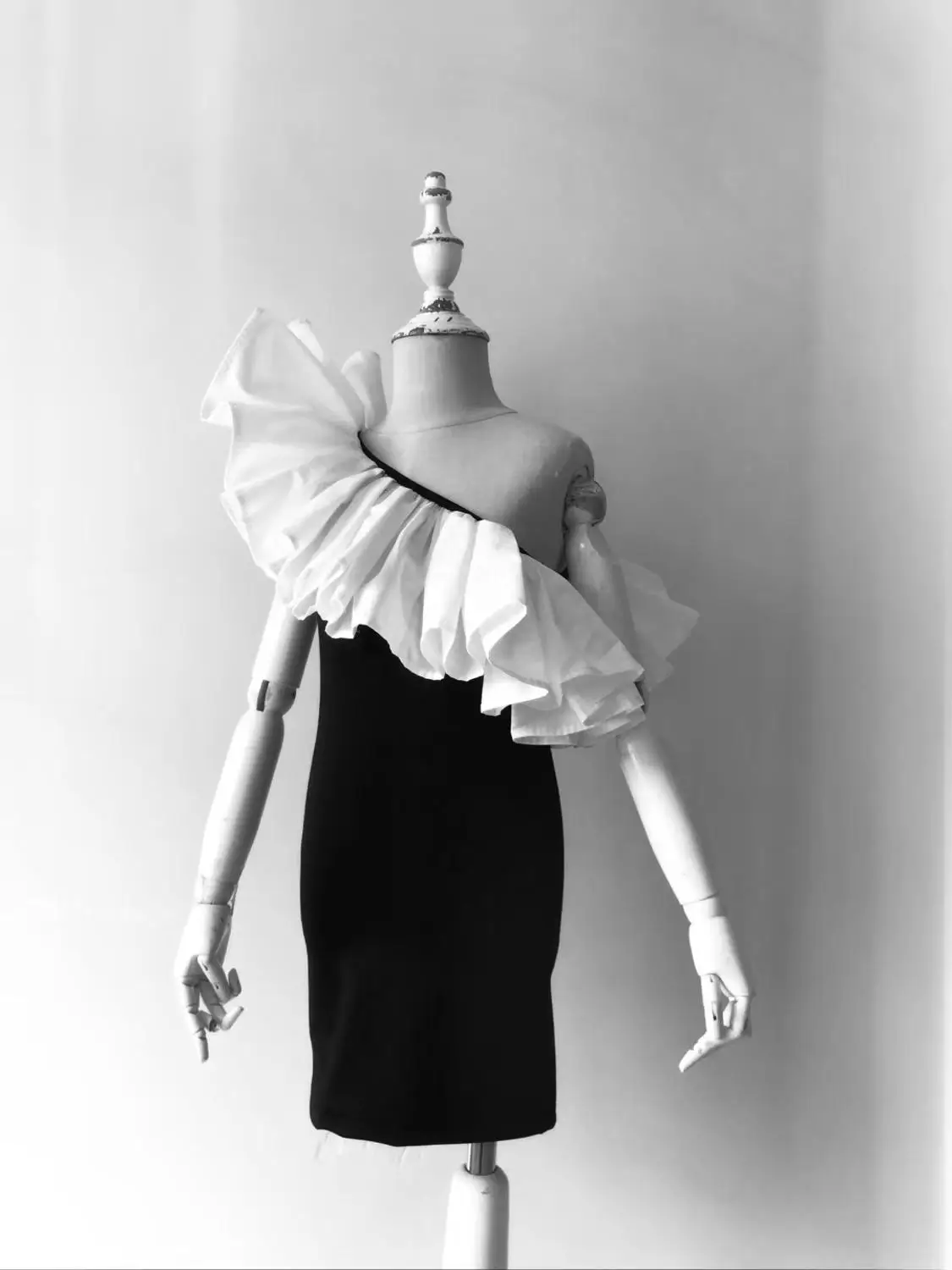 Платья для маленьких девочек модное платье с оборками белого и черного цвета для маленьких девочек Летнее Детское праздничное платье