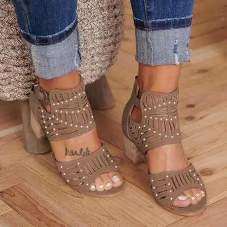 

WENYUJH 2019 Women Fashion Sandals Women Vintage Hollow Out Peep Toe Square Heel Wedges Sandals High Heels Shoes Zapatos Mujer