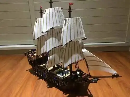 New Lepin 22001 Pirate Ship Imperial warships Model Building Kits Minifigure Block Briks Toys Gift 1717pcs