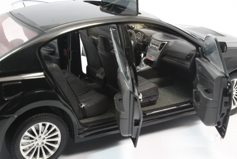 1 18   SUBARU LEGACY black 12