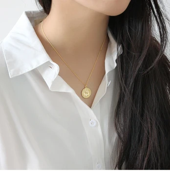 

Loioloy Real 925 Silver Round Pendant Necklace for Women Simple Portrait Elizabeth Charm Necklace Dainty Coin Necklaces As Gift