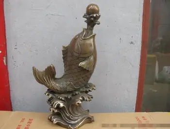 

China Lucky Feng shui carp Copper Bronze Carved Fish vomit pearl Sculpture