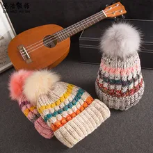 Новая зимняя теплая флисовая подкладка вязаные шапки для женщин смешанные цвета Трикотажная Шапочка с помпонами уличная женская шапка