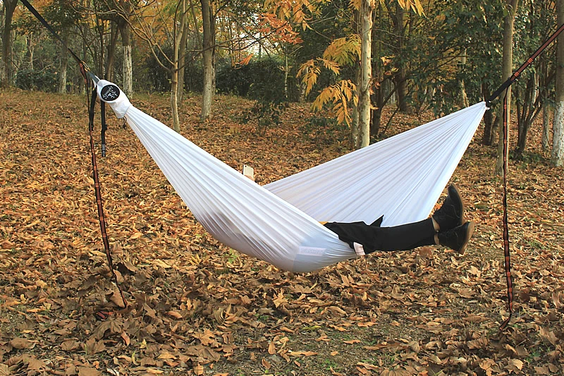 Одинарный и двойной походный гамак Белый Портативный Легкий нейлоновый гамак из парашютной ткани с ремни для дерева гамак с москитной