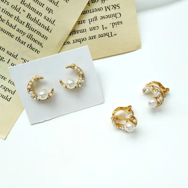 

Japanese Korean Personality Simple Rhinestones Imitation Pearl Moon Stud Earrings Fashion Temperament Female Accessories Jewelry