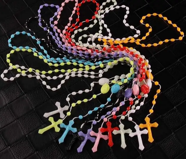 Nova moda colar de pingente de cruz com corrente contas multicolor para unisex religiosa cruz luminosa colar de jóias