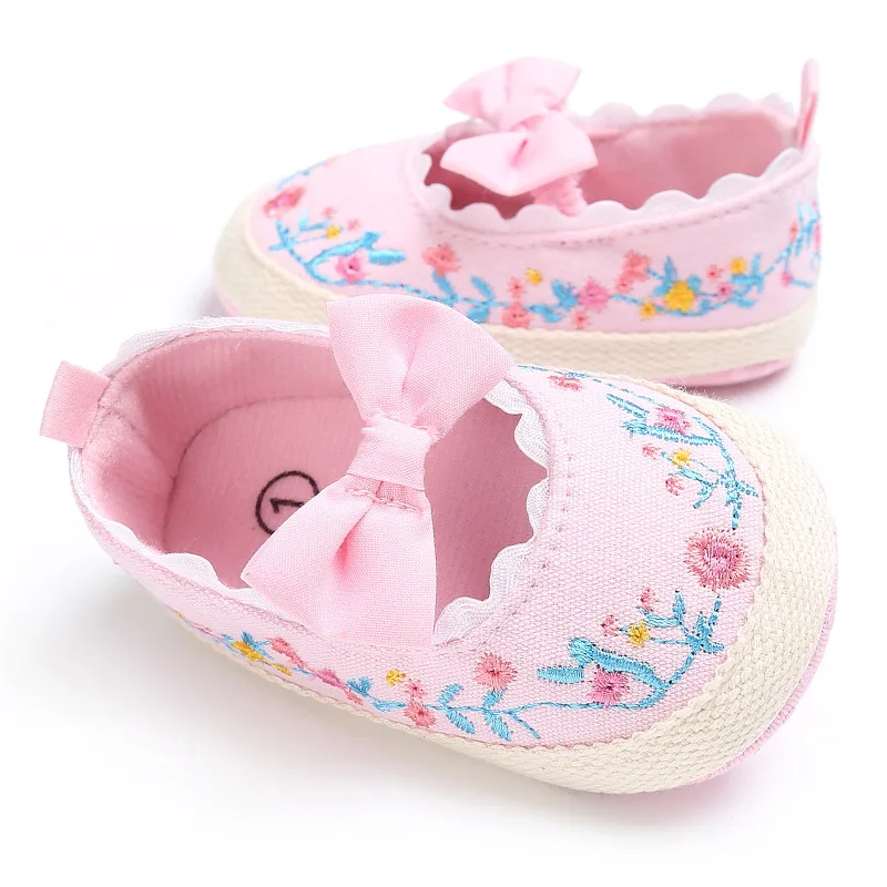 E & bainel для маленьких девочек Обувь малыша с цветочным принтом Детские Обувь для малышей мягкие solet Бабочка-узел Обувь для младенцев
