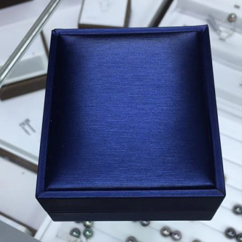 

18k Gold Diamond Pendant Necklace Jewelry BOX