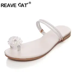 REAVE CAT/женские сандалии из натуральной кожи на плоской подошве со стразами и цветами; сандалии Повседневные тапочки Летний Пляжный с
