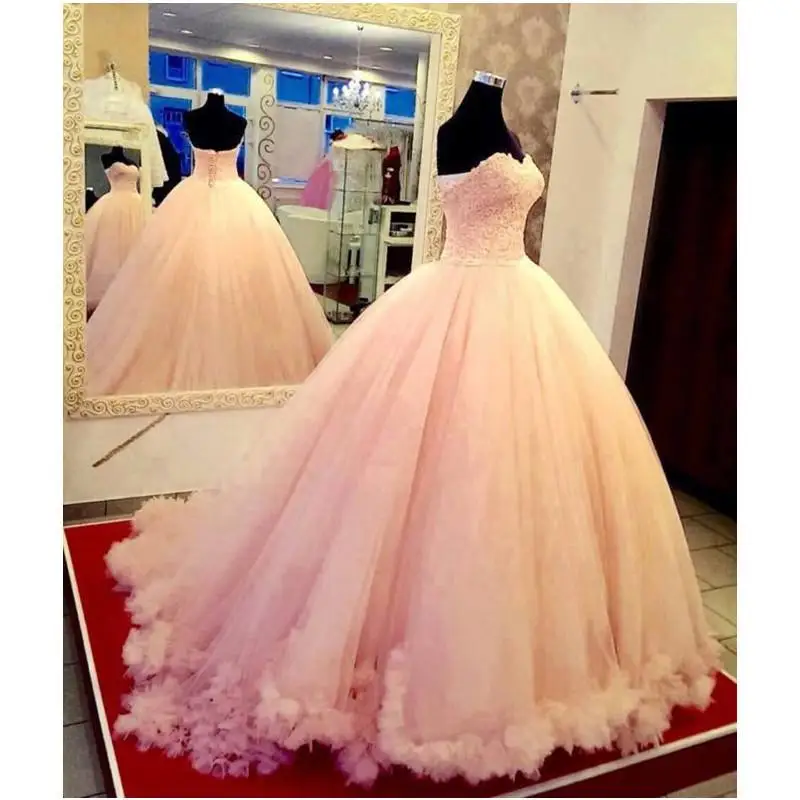 Розовый бальное платье без бретелек Quinceanera бальное платье тюлевый кружевной накладной орнамент Vestidos De 15 с низким вырезом на спине пол Длина Anos; сезон лето; Robe De Bal - Цвет: Розовый