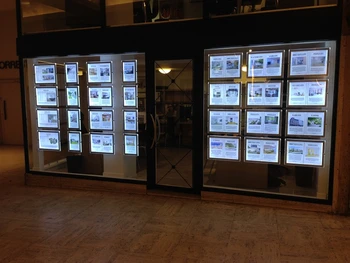 

A3 One Side Cable Wires Acrylic Panel Display Frame LED Backlit Lightbox for Real Estate Agent Window Hanging