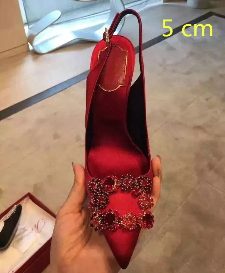 Г., красные свадебные туфли Свадебная обувь атласная Женская обувь с острым закрытым носком на шпильке, сандалии с ремешками, стразы - Цвет: Red-5cm heel