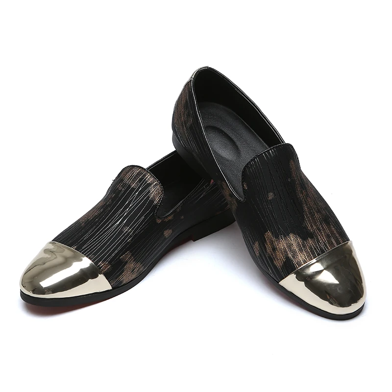 

2019 Popular Style Men Velvet Loafers Gold Metal Toe Slip-on Men Flat Plus Size EU37-48 Men Casual Shoes Gold and Silver Sewing