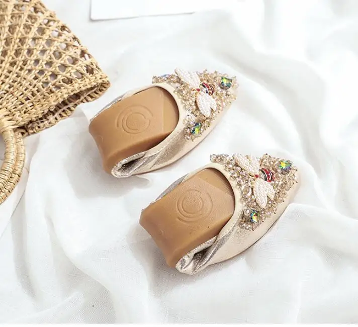 XGRAVITY пчелиный дизайнерская обувь с украшением в виде кристаллов женские Большой размер, туфли на плоской подошве; элегантная и удобная женская обувь модные стразы Для женщин мягкая обувь для женщин и девушек; A031