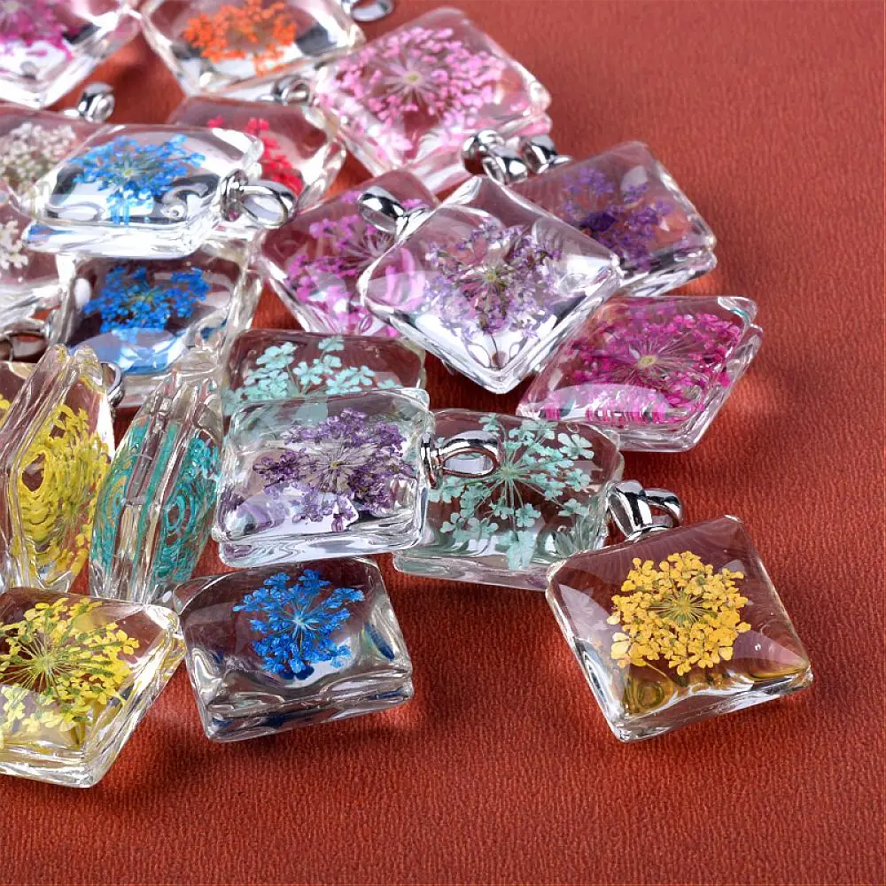 

Pandahall 4pcs/lot 37x30x17mm Square Alloy Glass Pendants with Dried Flower Inside Transparent Clear Charms Hole: 4.5x2.5mm
