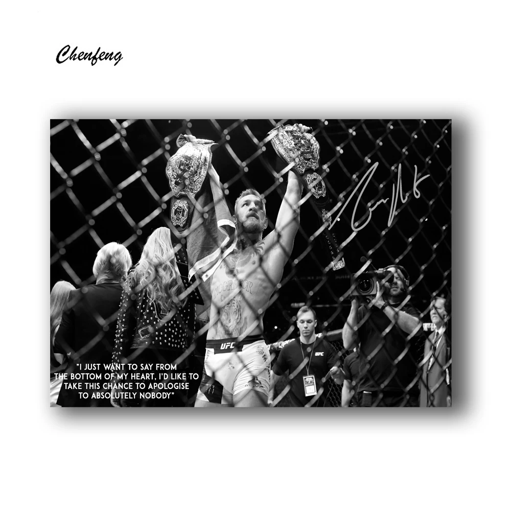 UFC Conor McGregor празднует с его двумя чемпионскими ремнями Настенная картина холст