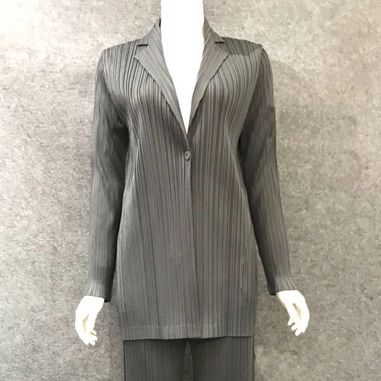 Changpleat новых осенью классические Для женщин куртка пальто Miyak плиссированные дизайн моды одна кнопка карман с длинным рукавом женский пальто