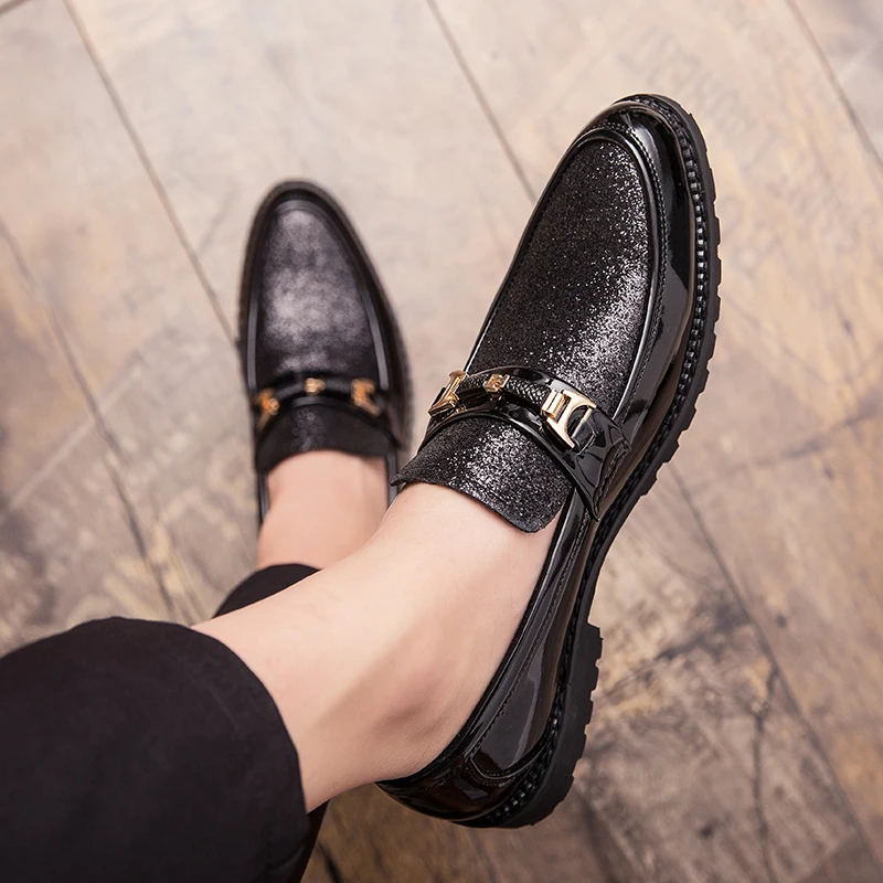 New fashion men's shoes, wedding groom's shoes, patent leather glitter diamond piece shiny personality pointed gold shoes, loafe