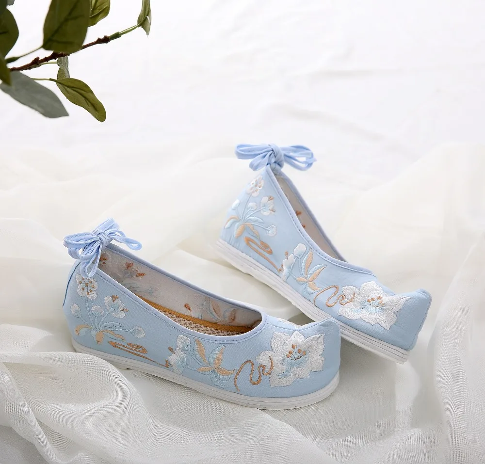 Модная женская классическая обувь; коллекция года; туфли Mary Jane на плоской подошве в стиле «Старый Пекин» для девочек; обувь с закрытым носком в китайском стиле; Тканевая обувь с вышивкой