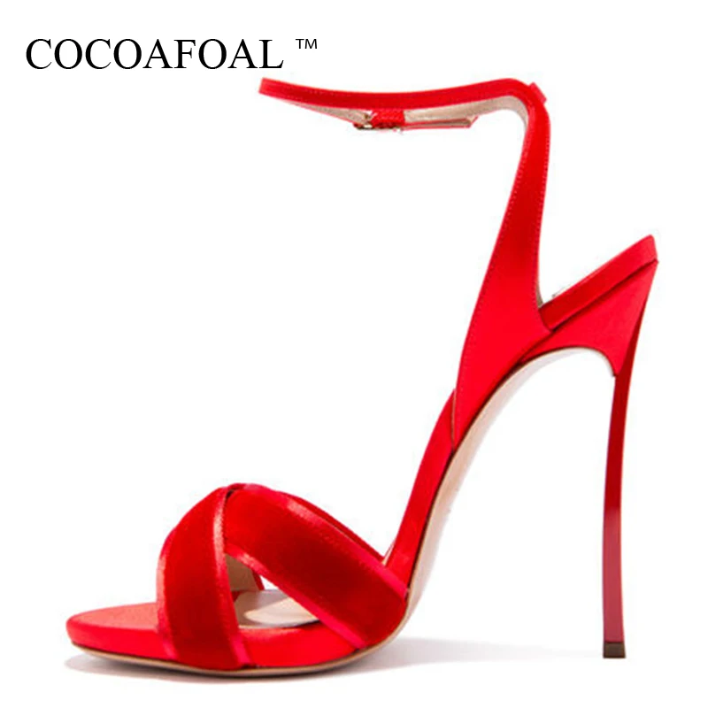 preço COCOAFOAL Mulheres Sandálias de Casamento Vermelho Plus Size 33 43 12 SEIS CENTÍMETROS de Salto Alto Sandálias de Festa Sexy Mulher Negra Sapatos de Verão Bombas 2018