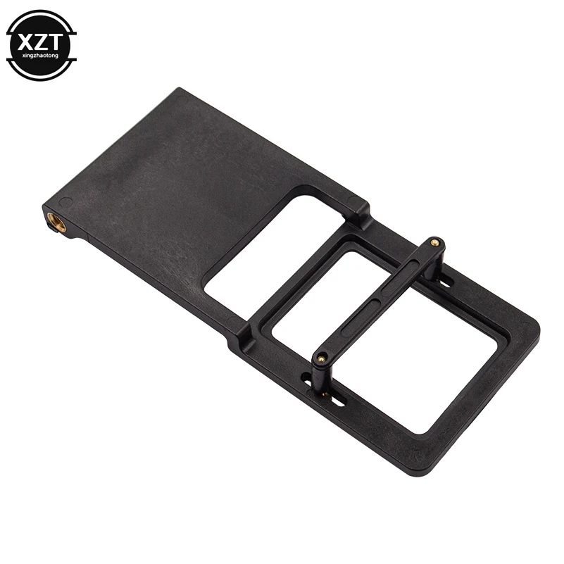Adaptateur cardan installé sur un stabilisateur, prêt à accueillir une GoPro Hero.