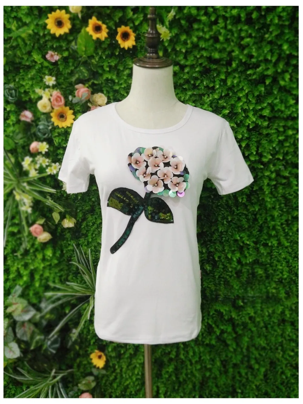 

2018 new O-Neck short hot girl top Floral Embroidery Sequins women T-shirt casual Special White blank pure color top tee