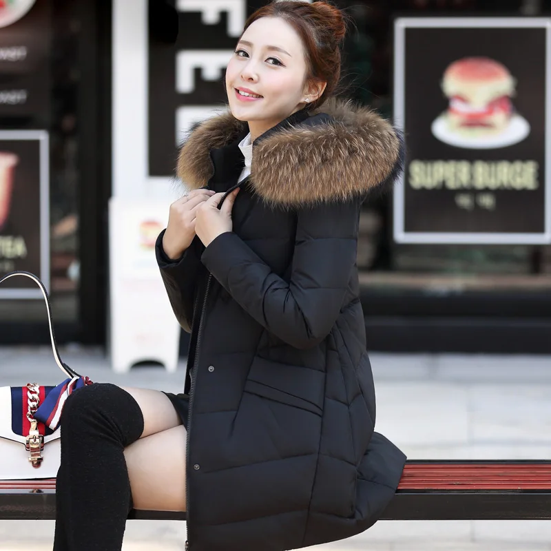 Пуховик женский зимний средней длины с капюшоном и мехом енота|outwear women|outwear