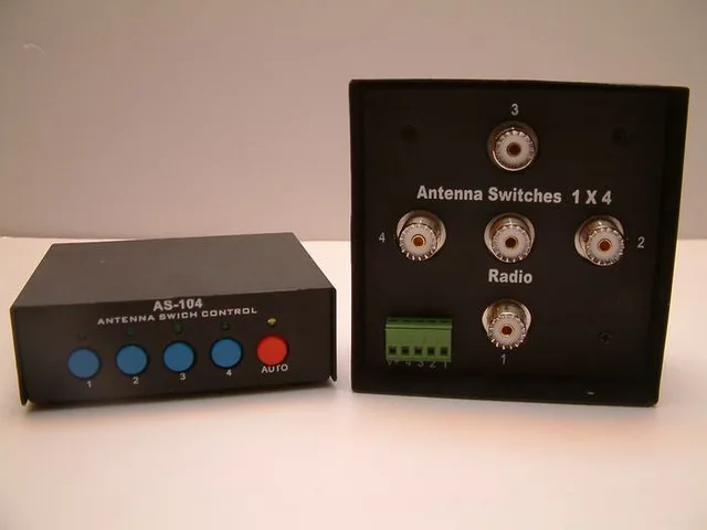 

1 x4 automatic HF shortwave antenna switcher AS-104 support for LOGG32 computer control