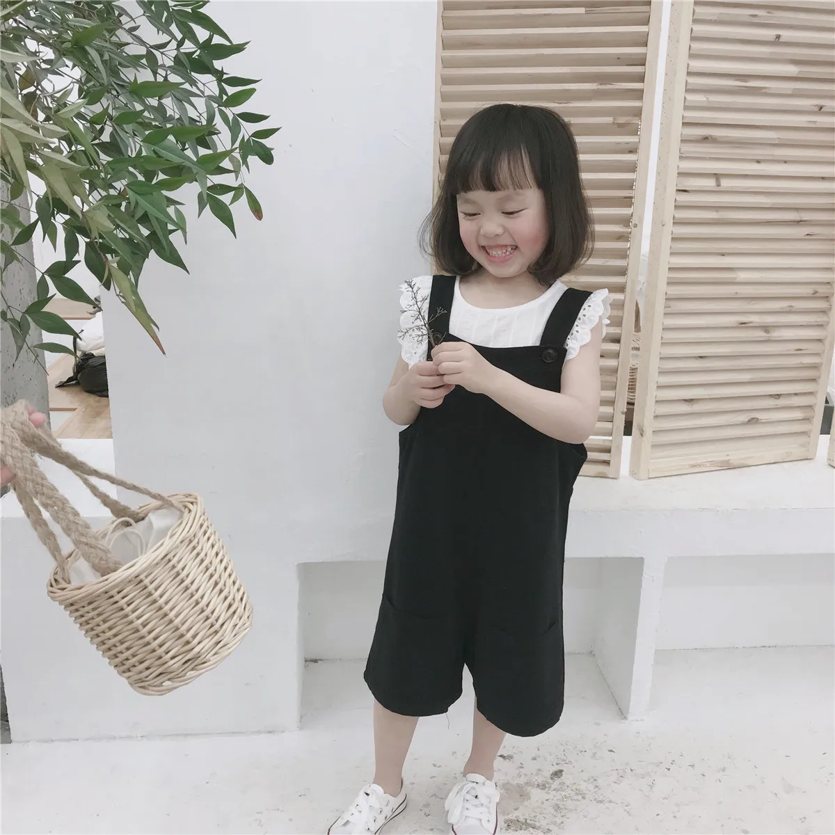 Летние хлопковые льняные однотонные комбинезоны различных цветов для маленьких девочек в Корейском стиле; мягкие повседневные брюки на подтяжках; От 1 до 5 лет