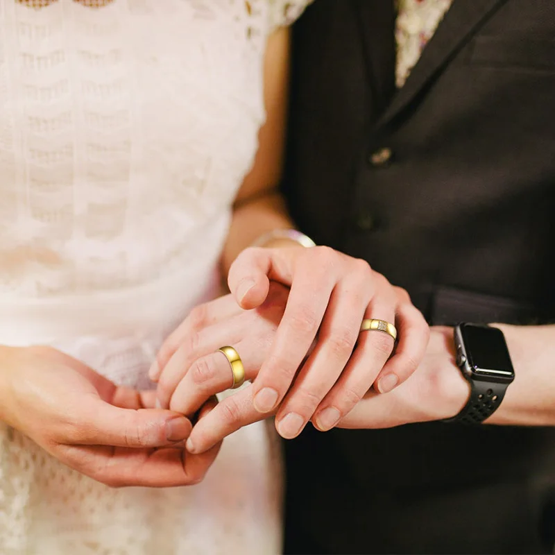 Vnox Простые Свадебные Кольца для Для женщин Для мужчин элегантный AAA CZ Камни золото-цвет кольцо Альянс обещание Обручение группа подарок