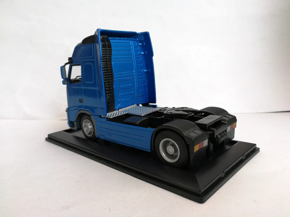 volvo truck blue (4)