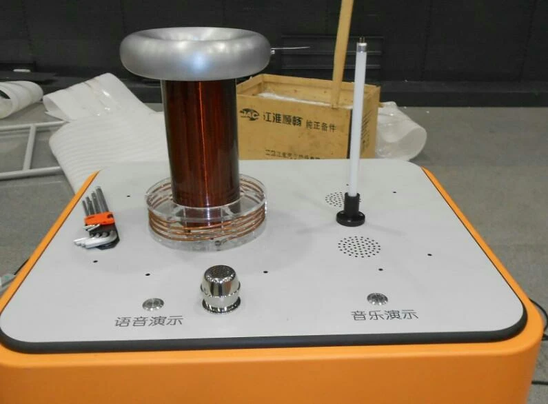 Voice control Micro Tesla coil, DRSSTC, science and technology museum exhibits Voice control Micro Tesla coil, DRSSTC, science and technology museum exhibits