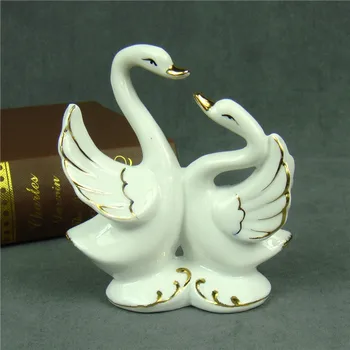 

Porcelain Swan Lovers Figurine Heart Shaped Ceramics Tabletop Sweethearts Decoration Art and Craft Present Ornament Accessories