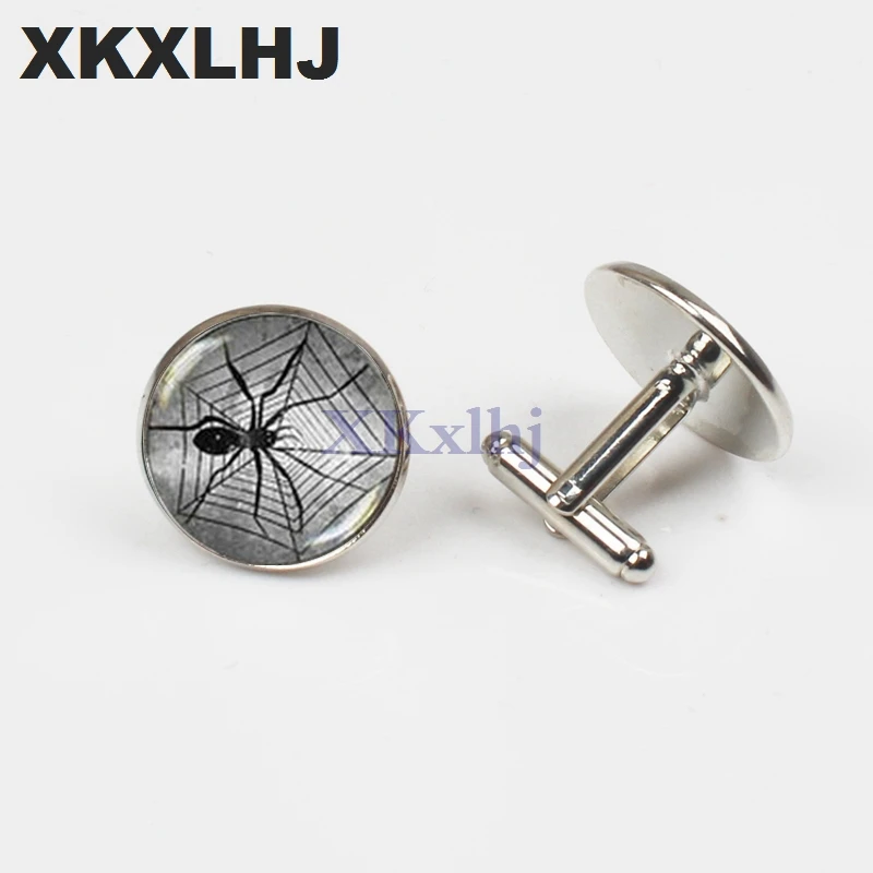 

XKXLHJ 2018 New Fashion Spider Cuffs Tarantula Buttons Black Spider Gothic Steampunk Buttons Round Glass Dome Jewelry Silver